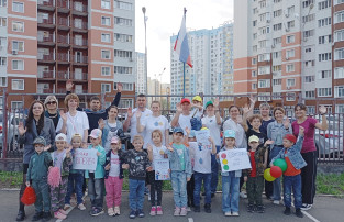 Веселые старты "Папа, мама, я - знаем правила дорожного движения!" Веселые старты "Папа, мама, я - знаем правила дорожного движения!".